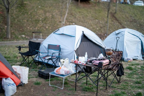 Quels sont les conseils pour une randonnée en toute sécurité dans les montagnes Rocheuses, Canada?